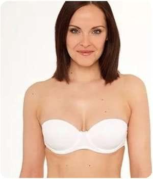 Женщина до применения крема для увеличения груди Upsize.